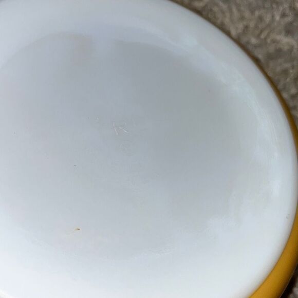 Vintage Pyrex "Gold Butterfly" Lidless Small Casserole Dish - Picture 4 of 10